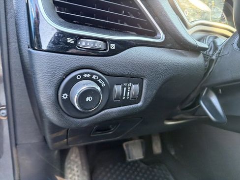 Used 2019 Jeep Cherokee Latitude Plus image 17