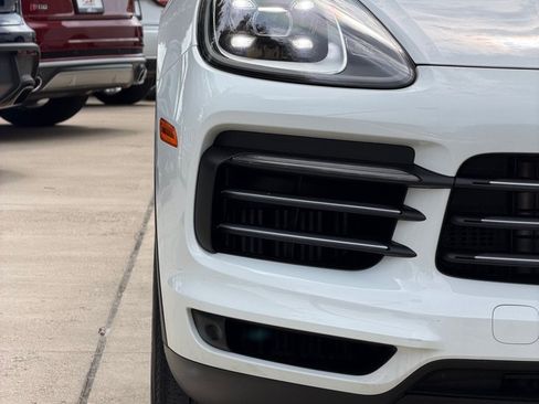 Used 2023 Porsche Cayenne AWD/4WD image 12