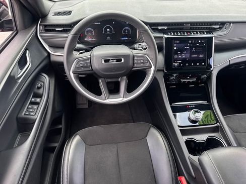 Used 2024 Jeep Grand Cherokee L Altitude image 16