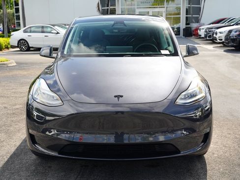 Used 2024 Tesla Model Y Long Range AWD/4WD image 2