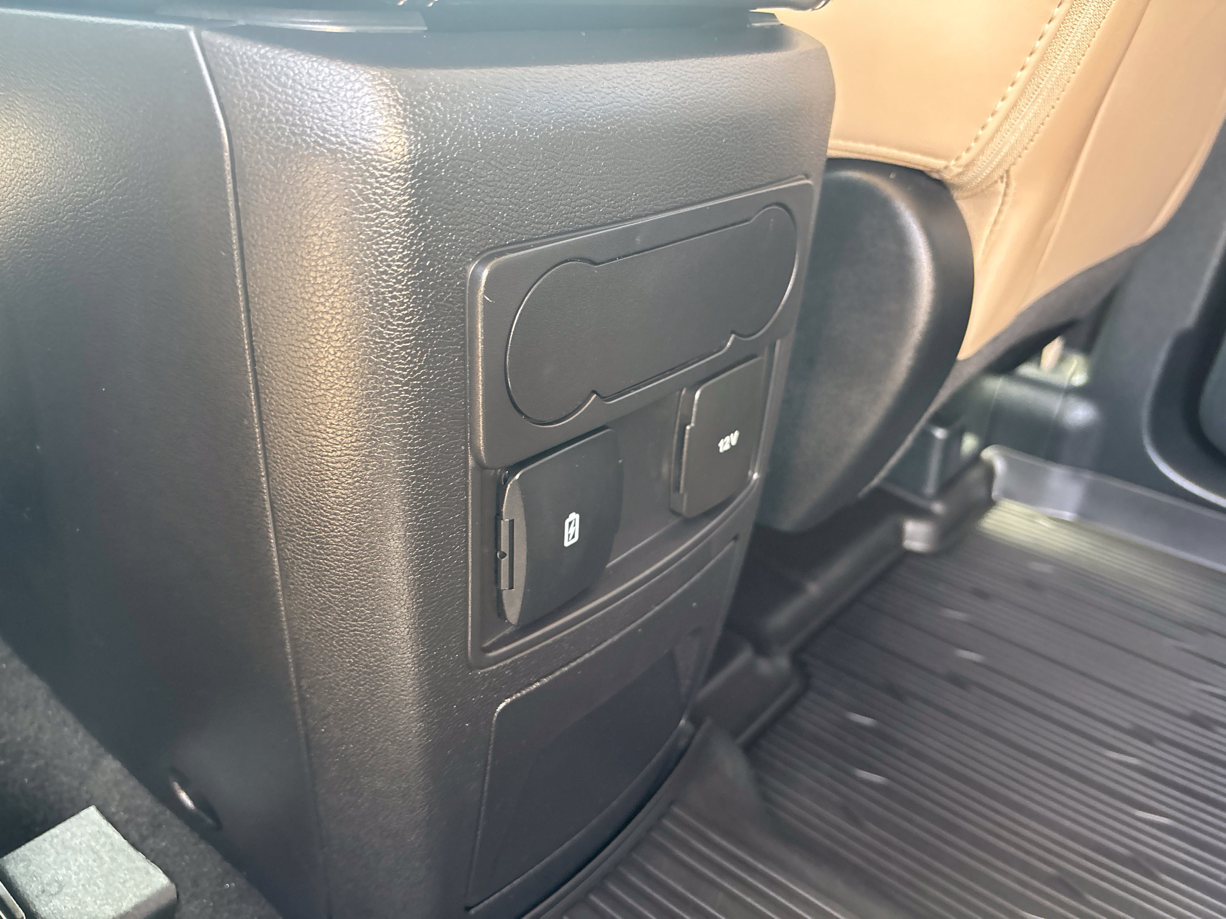 Used 2024 Ford Explorer XLT w/ Equipment Group 202A RWD image 44