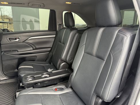Used 2017 Toyota Highlander SE image 15