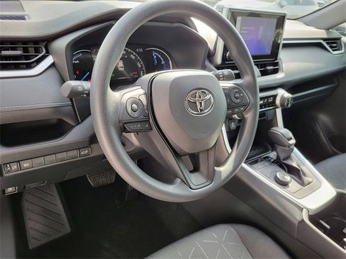 Used 2025 Toyota RAV4 XLE image 19