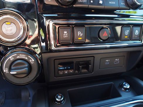 Used 2021 Nissan Titan Platinum Reserve w/ Moonroof Package AWD/4WD image 27