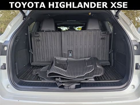Used 2023 Toyota Highlander XSE image 16