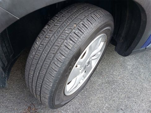 Used 2022 Hyundai Venue SE image 34