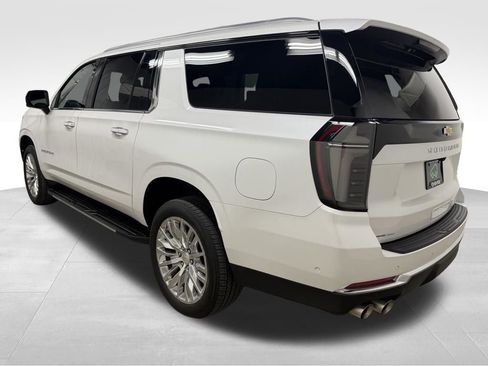 Used 2025 Chevrolet Suburban Premier AWD/4WD image 6