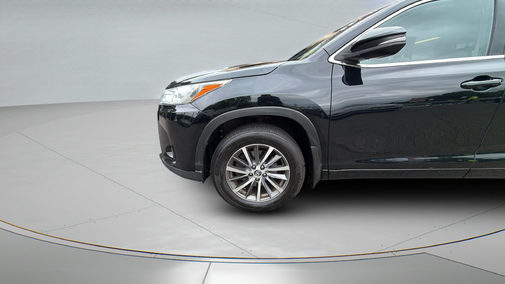 Used 2018 Toyota Highlander XLE AWD/4WD image 31