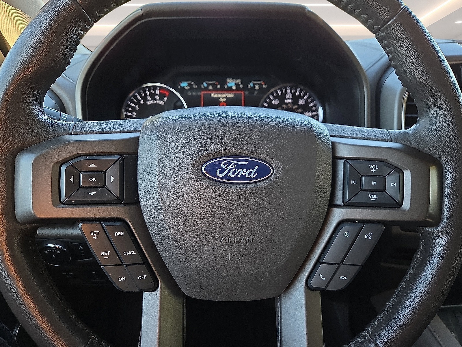 Used 2018 Ford Expedition XLT w/ Equipment Group 202A RWD image 24