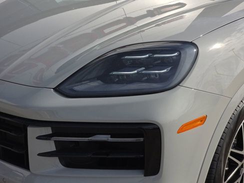 New 2026 Porsche Cayenne S image 31