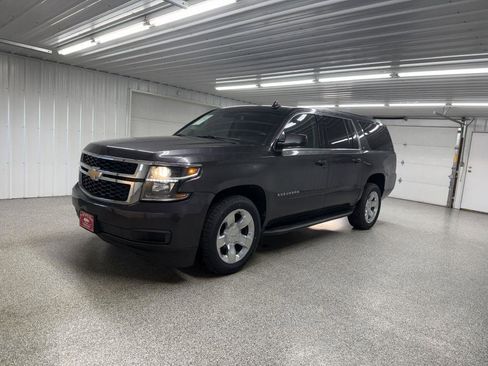 Used 2018 Chevrolet Suburban LT image 3