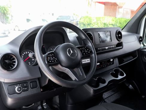 Used 2024 Mercedes-Benz Sprinter 2500 image 21