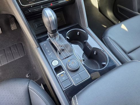 Used 2021 Volkswagen Atlas Cross Sport SEL image 22