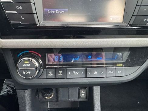 Used 2016 Toyota Corolla LE image 13