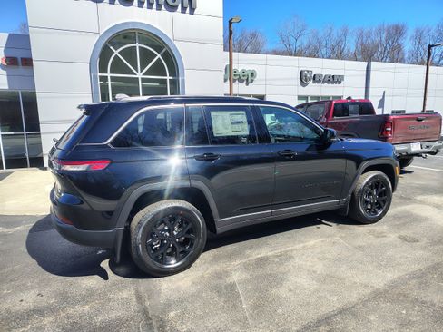 New 2026 Jeep Grand Cherokee Altitude AWD/4WD image 15