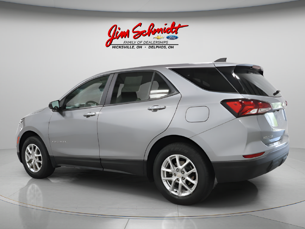 Used 2024 Chevrolet Equinox LS w/ LS Convenience Package AWD/4WD image 4
