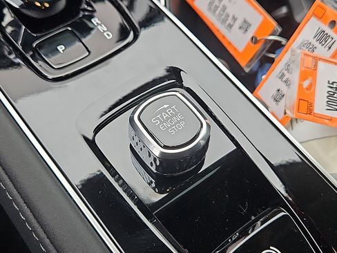 New 2026 Volvo XC90 B6 Plus w/ Protection Package Premier image 15