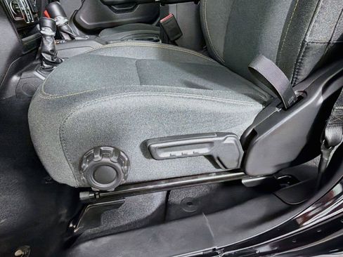 Used 2025 Jeep Gladiator Sport AWD/4WD image 42