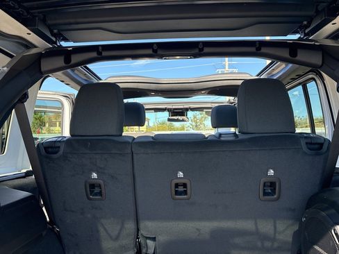 Used 2024 Jeep Wrangler Sport S image 9