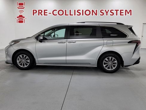 Used 2023 Toyota Sienna XLE w/ XLE Plus Package AWD/4WD image 5