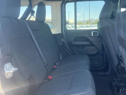 Used 2025 Jeep Wrangler Unlimited Sahara AWD/4WD image 29