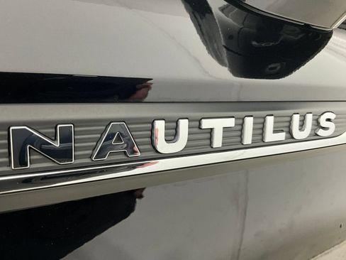 Used 2020 Lincoln Nautilus Reserve w/ Equipment Group 202A AWD/4WD image 11