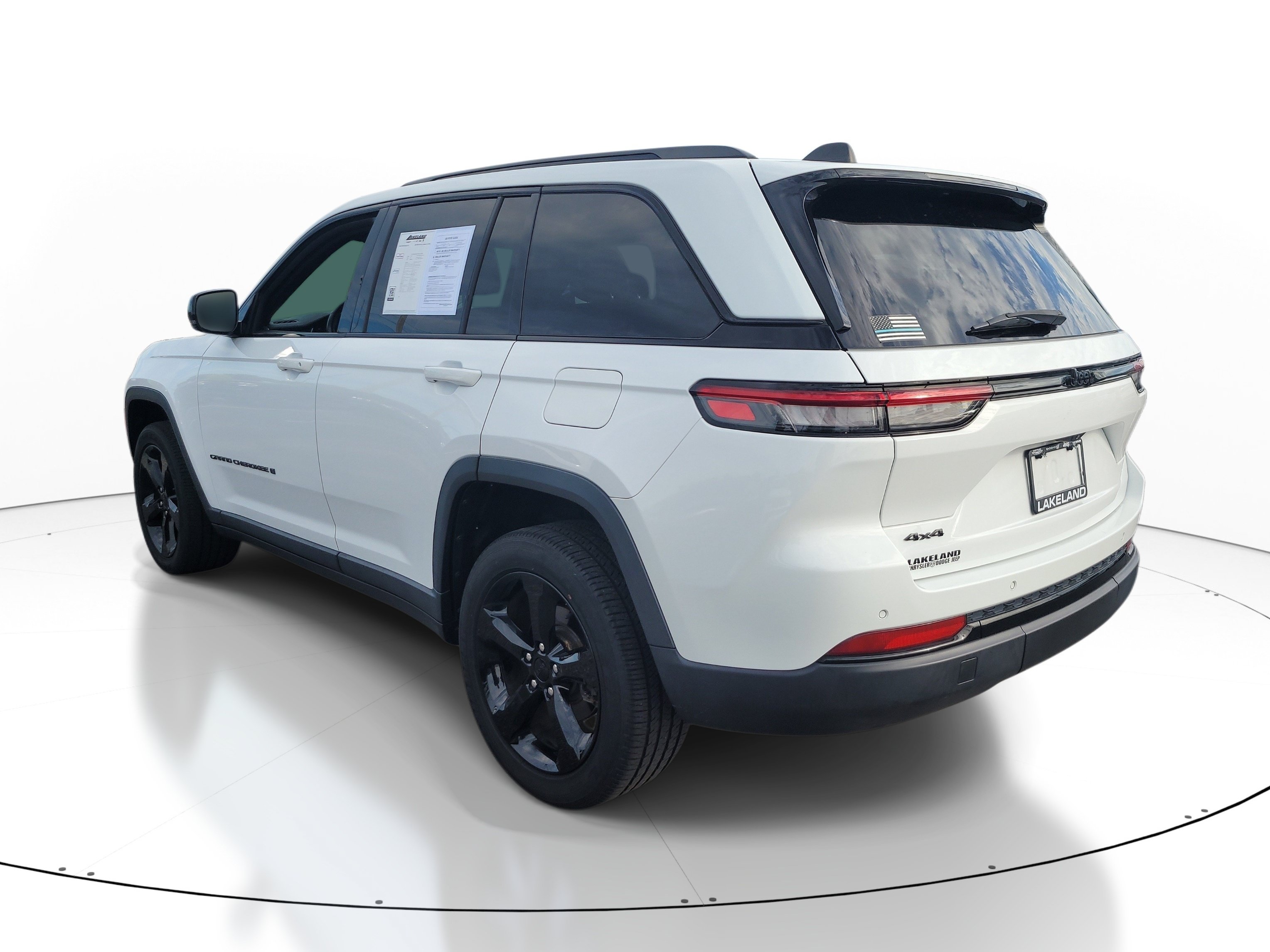 Used 2022 Jeep Grand Cherokee Altitude AWD/4WD image 6