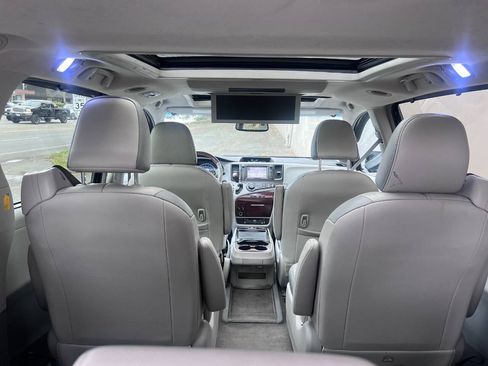 Used 2011 Toyota Sienna Limited w/ Premium Pkg AWD/4WD image 10