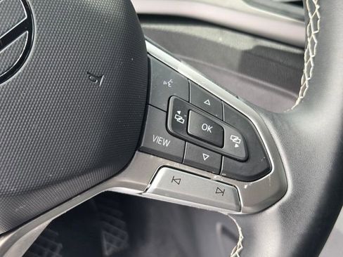 Used 2023 Volkswagen Atlas Cross Sport SE FWD image 9