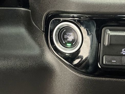 Used 2025 GMC Sierra 1500 SLT image 46