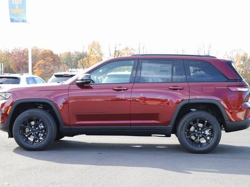 New 2025 Jeep Grand Cherokee Altitude image 3
