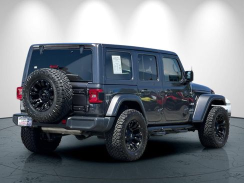 Used 2018 Jeep Wrangler Unlimited Sahara AWD/4WD image 4