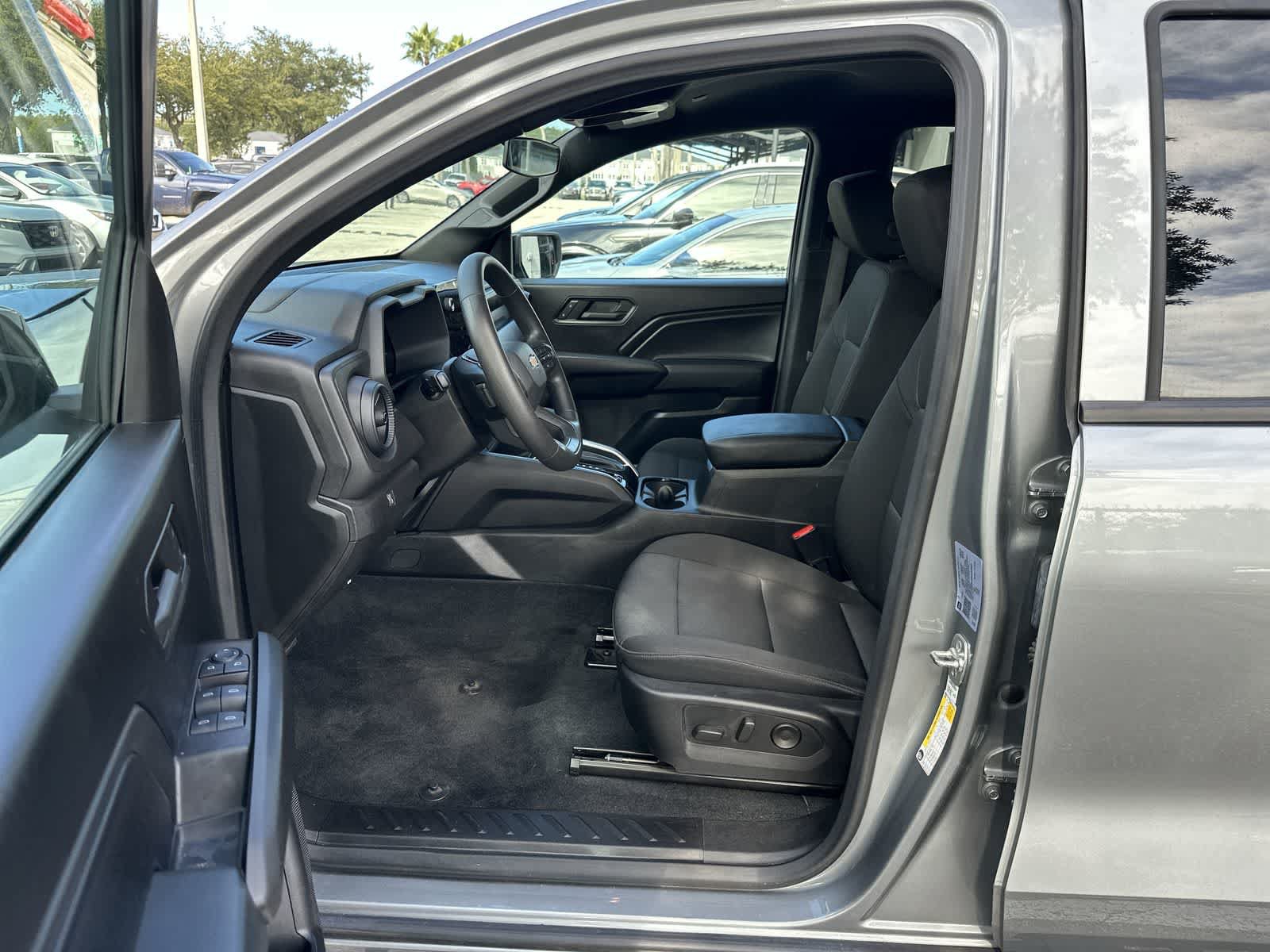 Used 2024 Chevrolet Colorado W/T w/ WT Convenience Package II RWD image 2