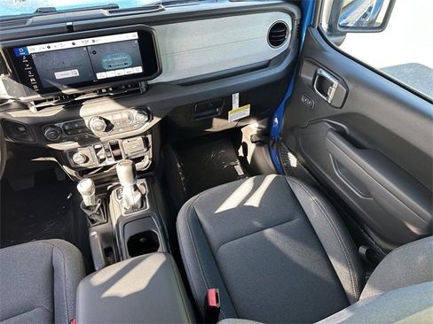 New 2025 Jeep Gladiator Sport image 15