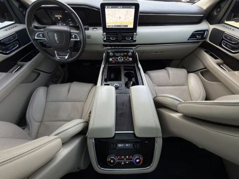 Used 2018 Lincoln Navigator Reserve w/ Technology Package image 11