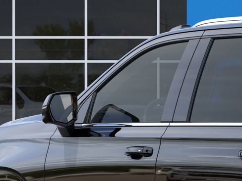 New 2026 Chevrolet Suburban LT image 36