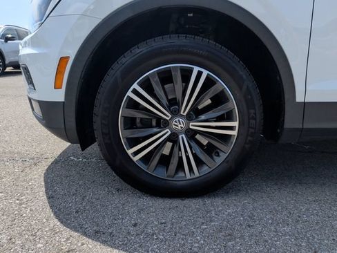 Used 2018 Volkswagen Tiguan SEL AWD/4WD image 9