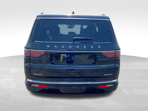 Used 2023 Jeep Wagoneer Series III w/ Preferred Equipment Group AWD/4WD image 4