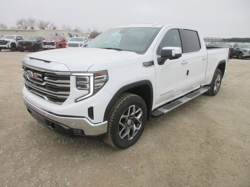 New 2026 GMC Sierra 1500 SLT image 11