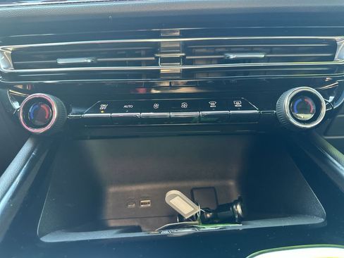 Used 2025 Chevrolet Traverse Z71 w/ Driver Confidence Package image 29