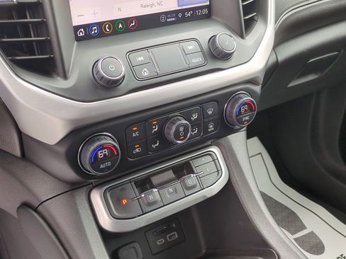 Used 2023 GMC Acadia SLT image 22