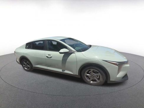 Used 2025 Kia K4 FWD image 2