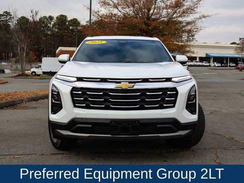 Used 2025 Chevrolet Equinox LT image 2