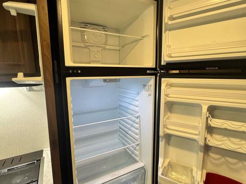 Used 2019 Chevrolet Express 4500 w/ RV Package RWD image 24