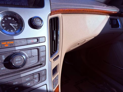 Used 2010 Cadillac CTS Luxury image 38