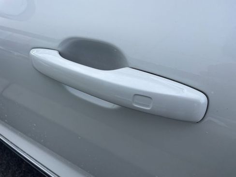 Certified 2023 Volvo XC60 B5 Ultimate w/ Climate Package image 19