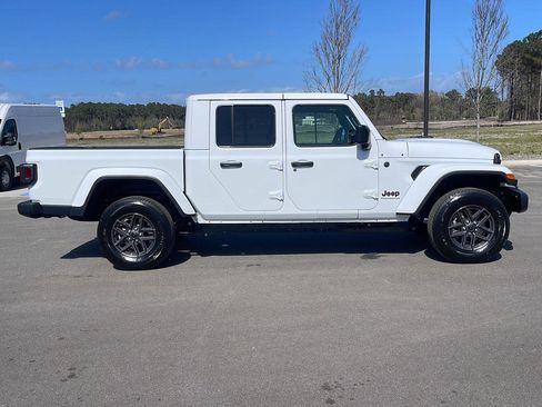 New 2026 Jeep Gladiator Sport AWD/4WD image 8