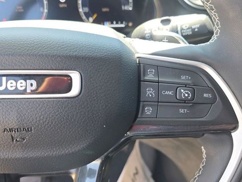Used 2023 Jeep Grand Cherokee Altitude AWD/4WD image 15