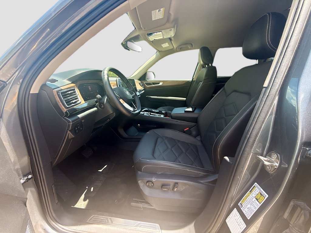 Used 2025 Volkswagen Atlas SE AWD/4WD image 23