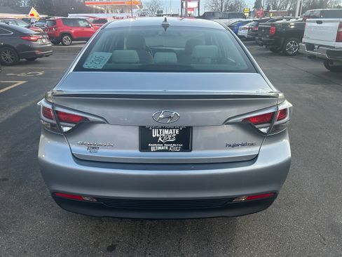 Used 2016 Hyundai Sonata SE image 4
